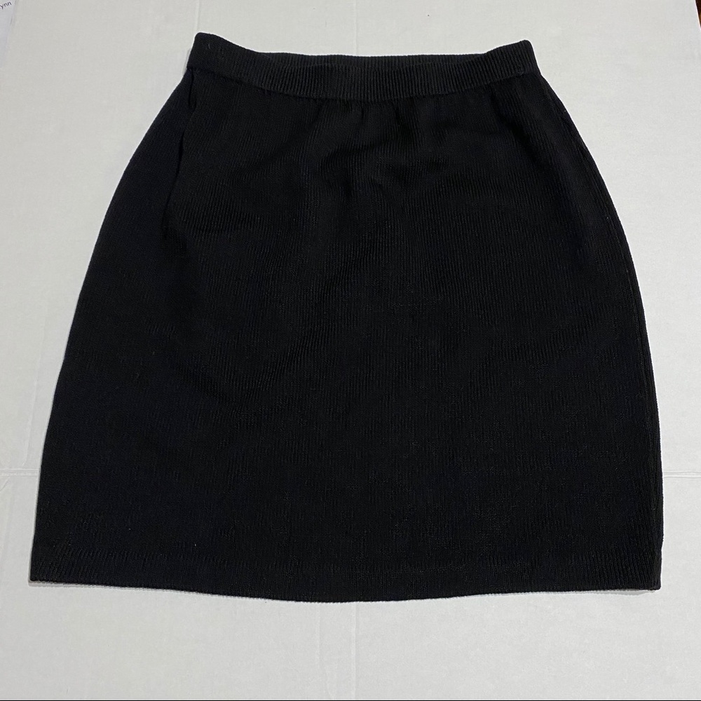 St. John Knit Skirt in Black Size 4